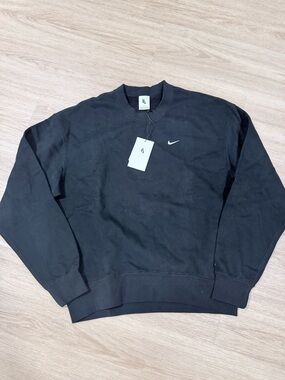Nike black and white crewneck